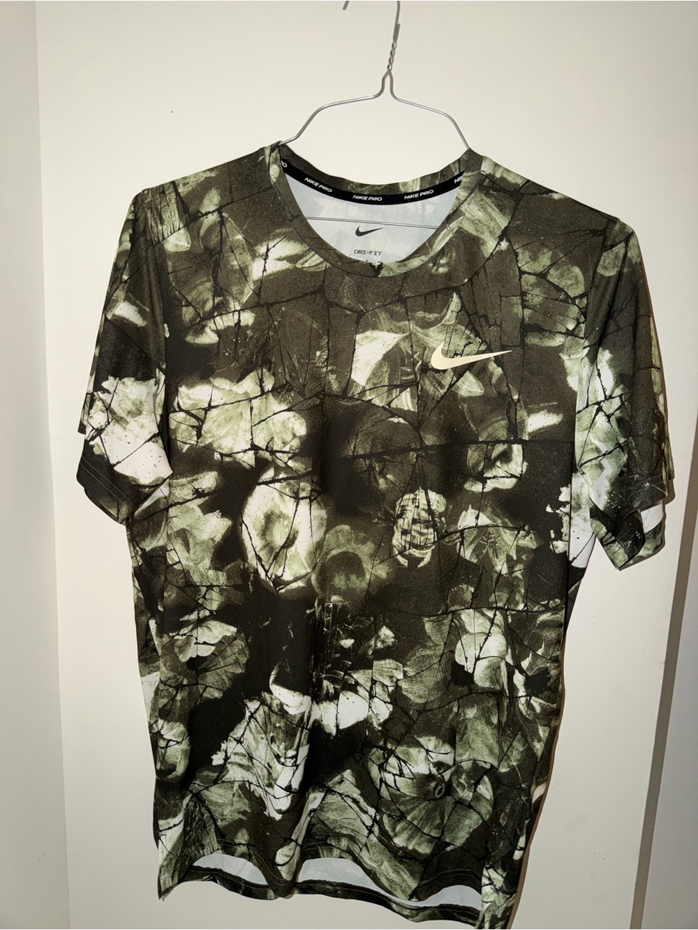 Nike Men’s Olive & White Abstract Print Dri-FIT Tee
